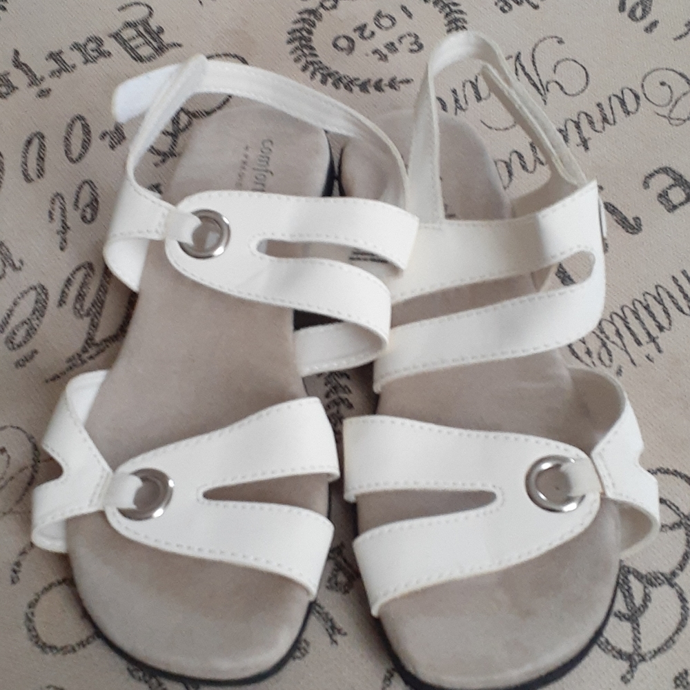 White leather sandals size 10